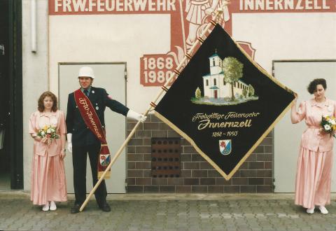Vorderseite der Fahne von 1993
